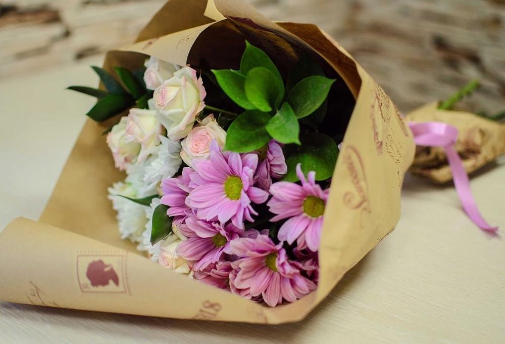 Букет цветов из: Розы и Хризантемы в Хоста