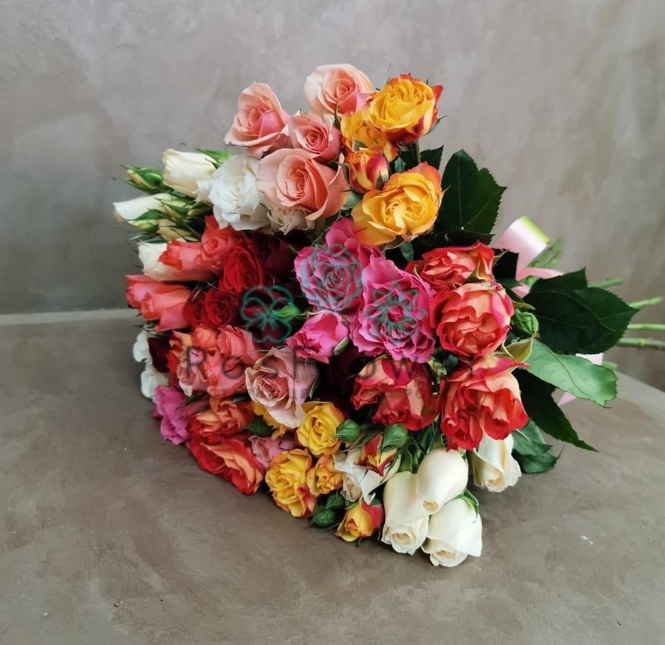 Букет цветов из: Розы в Хоста