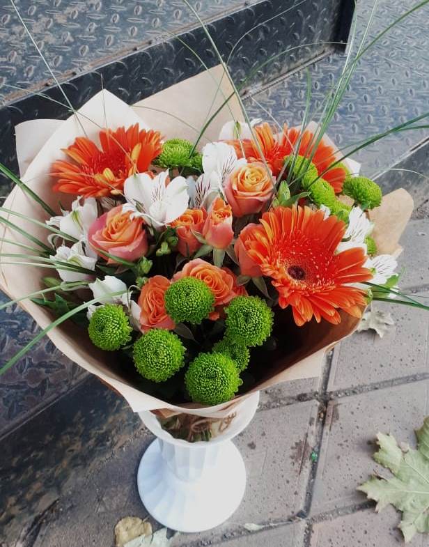 Букет цветов из: Герберы, Хризантемы, Альстромерии и Розы в Хоста