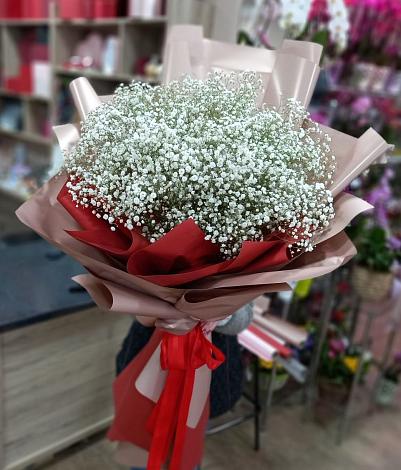 Букет цветов из: Гипсофила в Хоста