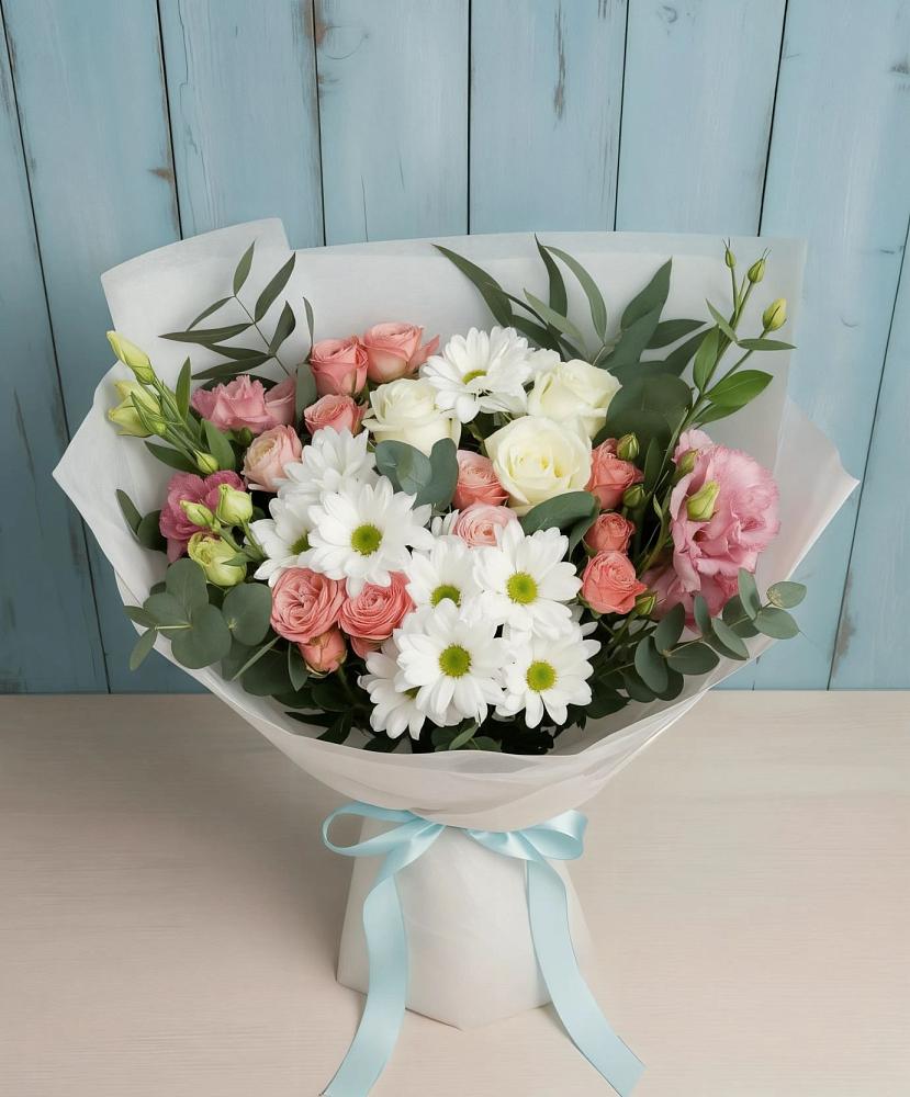 Букет цветов из: Розы, Лизиантусы и Хризантемы в Хоста