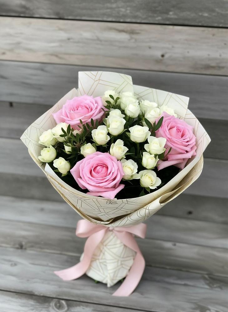 Букет цветов из: Розы в Хоста