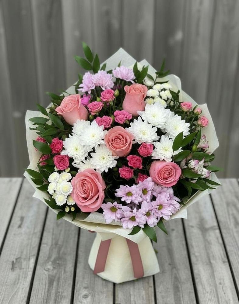 Букет цветов из: Альстромерии, Гвоздики, Розы и Хризантемы в Хоста