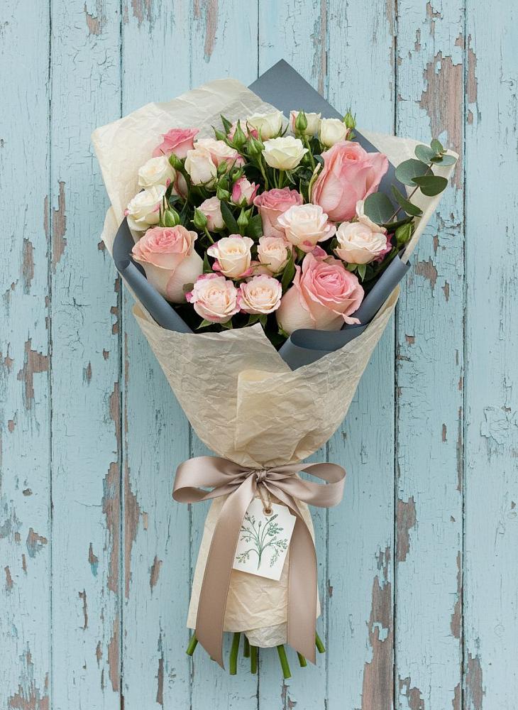 Букет цветов из: Розы в Хоста