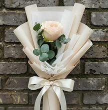 Букет цветов из:  Розы в Хоста