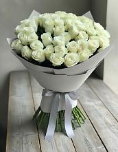 Букет 35 Белых роз в Хоста