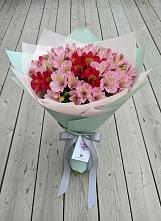 Букет цветов из:  Альстромерии в Хоста