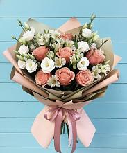 Букет цветов из:  Розы, Альстромерии и Лизиантусы в Хоста