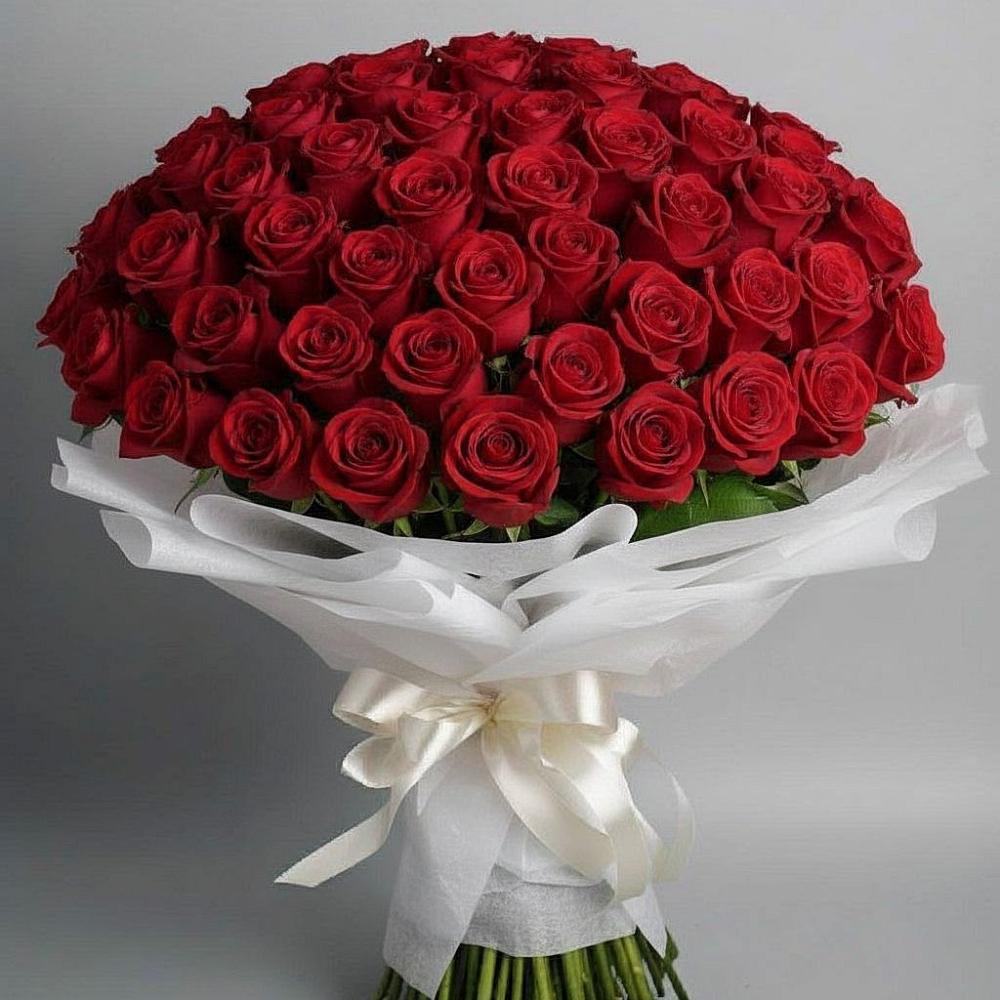 Букет 101 Красная роза Блэк Мэджик в Хоста