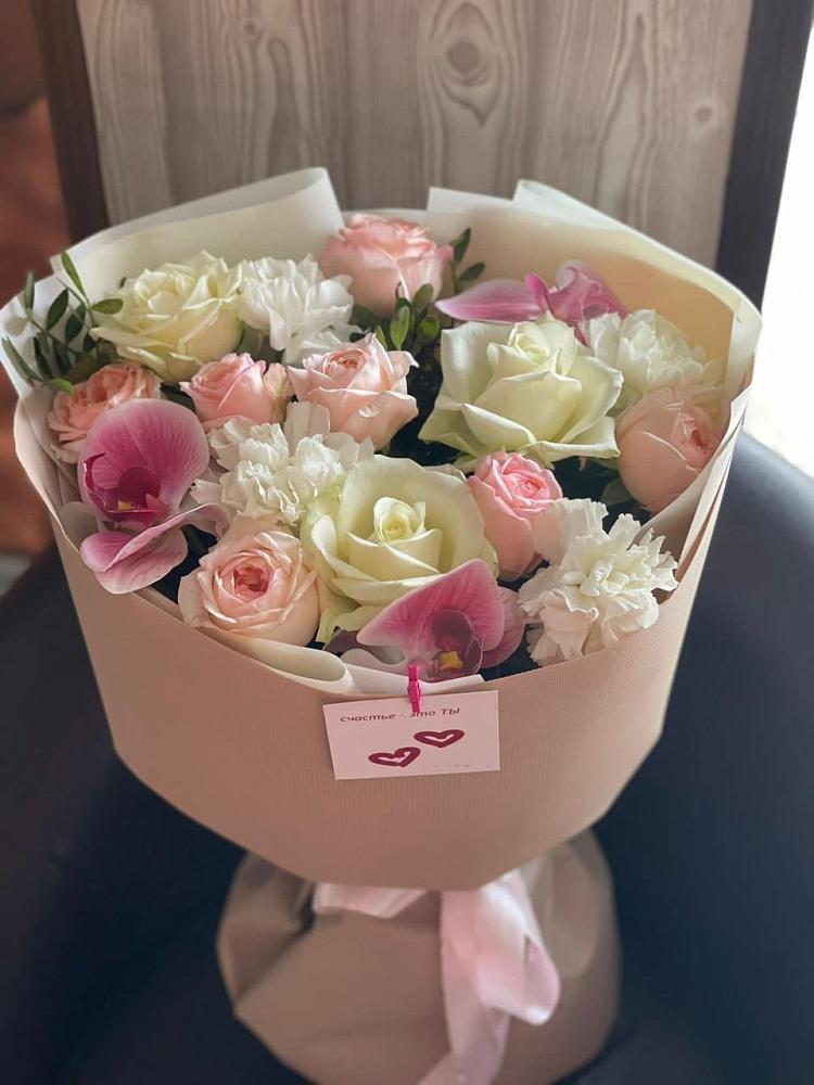 Букет цветов из: Орхидеи, Розы и Гвоздики в Хоста