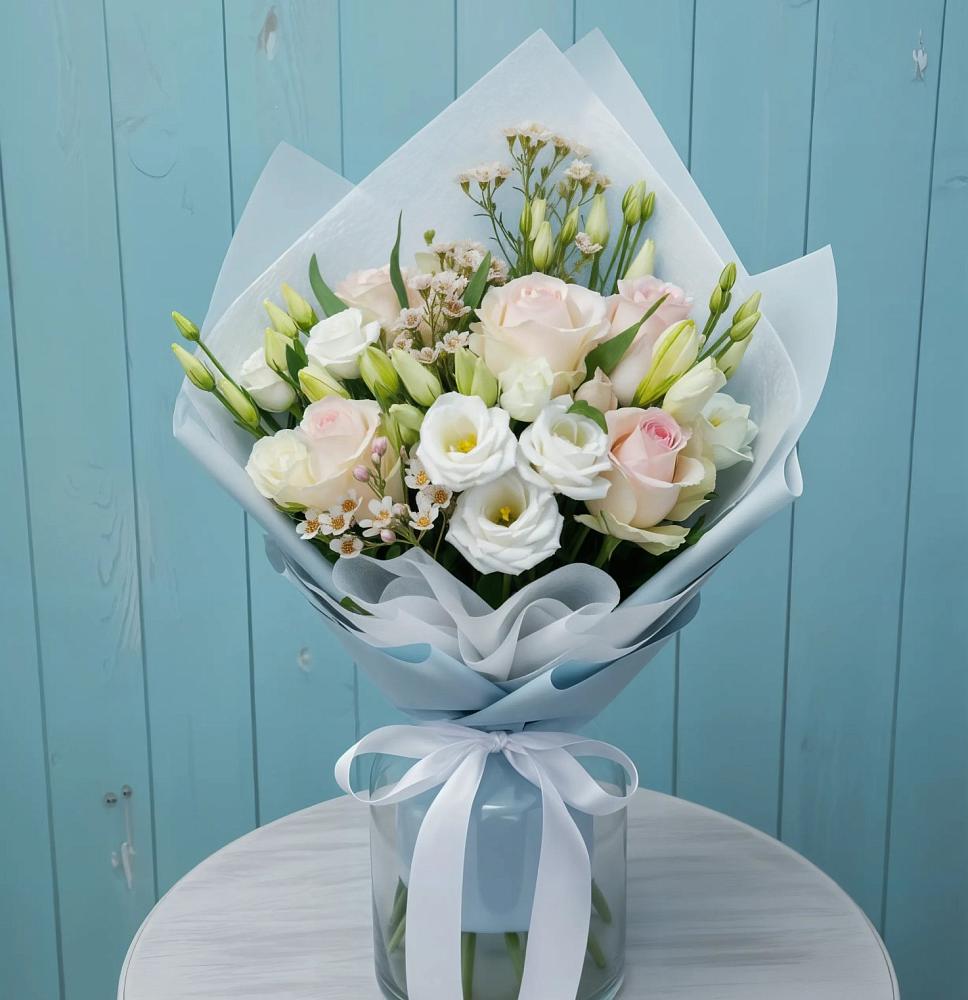 Букет цветов из: Розы и Лизиантусы в Хоста