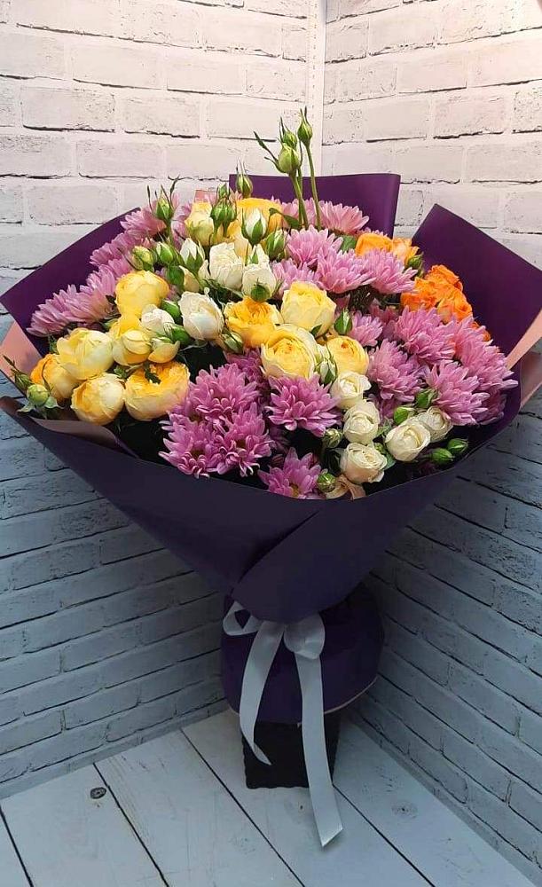 Букет цветов из: Хризантемы и Розы в Хоста