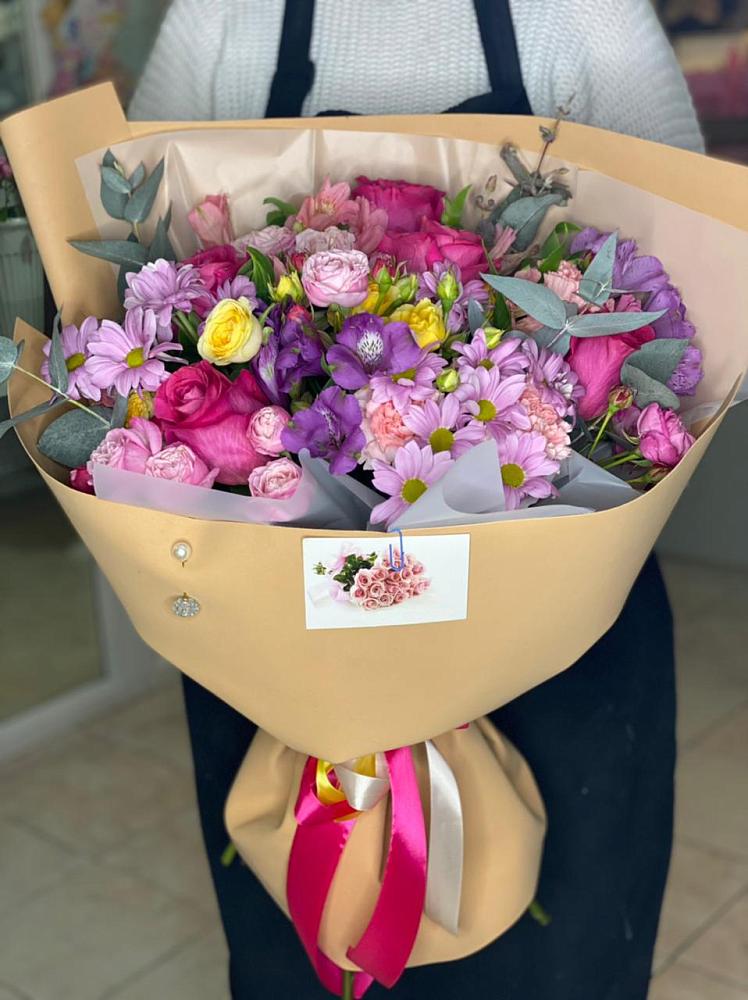 Букет цветов из: Хризантемы, Гвоздики и Альстромерии в Хоста