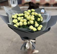 Букет Белые кустовые розы Солинеро в Хоста