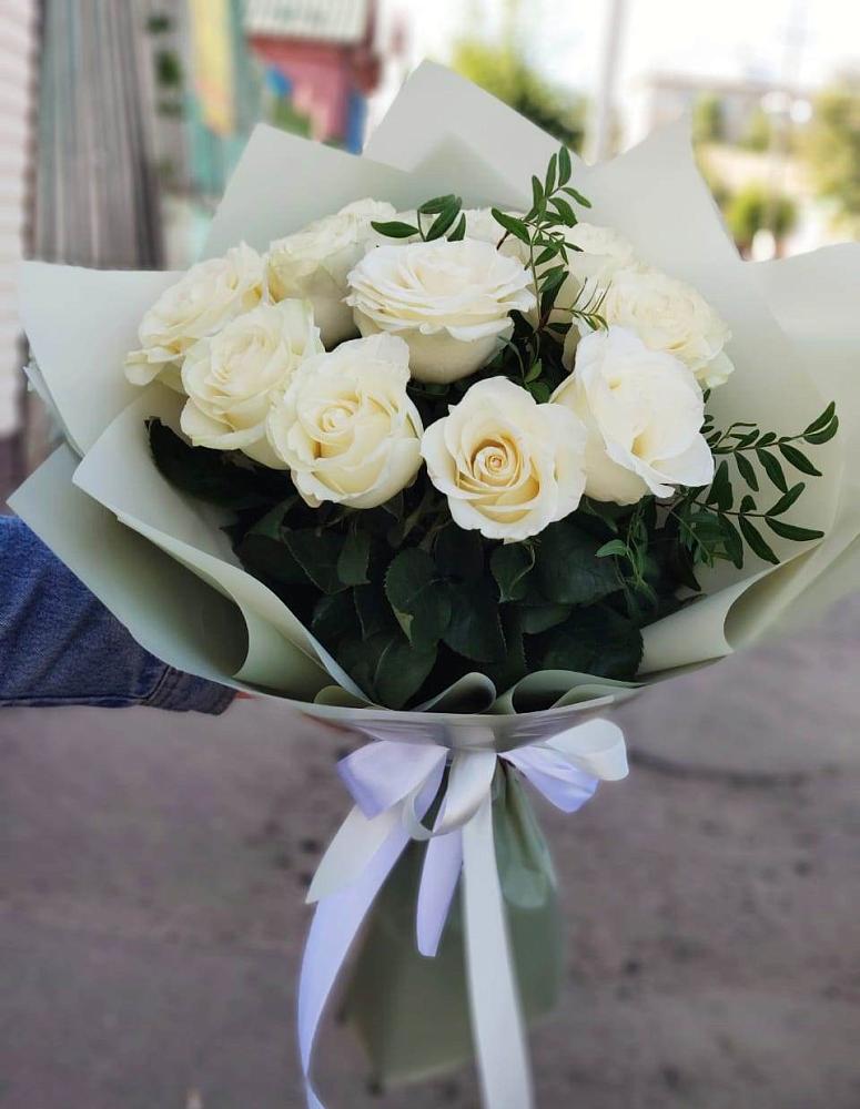 Букет Белые розы Проуд в Хоста