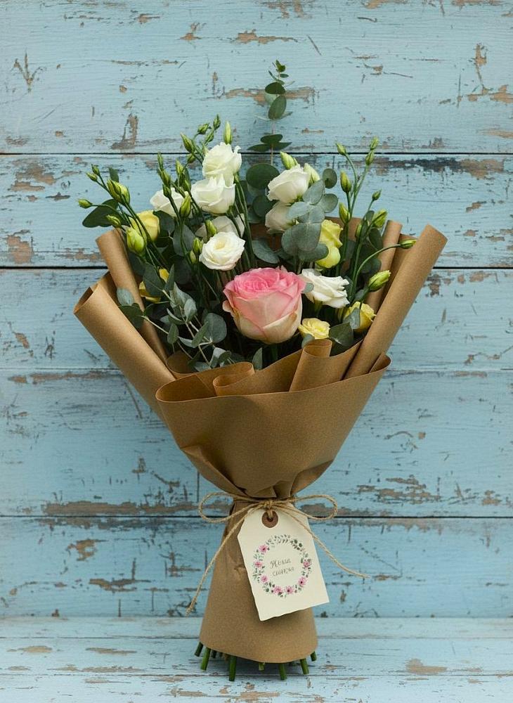 Букет цветов из: Розы и Лизиантусы в Хоста