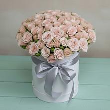 Цветочная композиция из Розы в шляпной коробке в Хоста