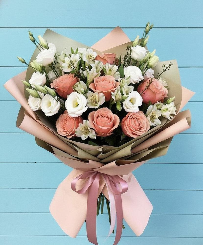 Букет цветов из: Розы, Альстромерии и Лизиантусы в Хоста