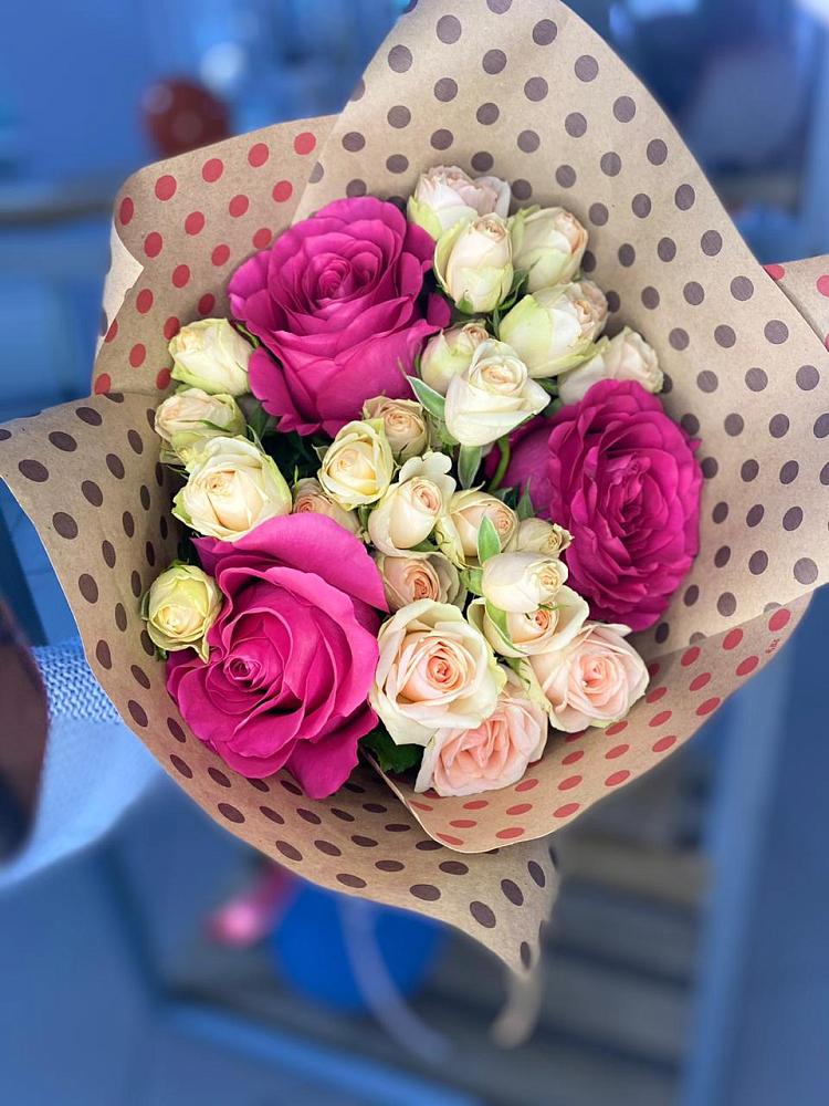 Букет цветов из: Розы в Хоста