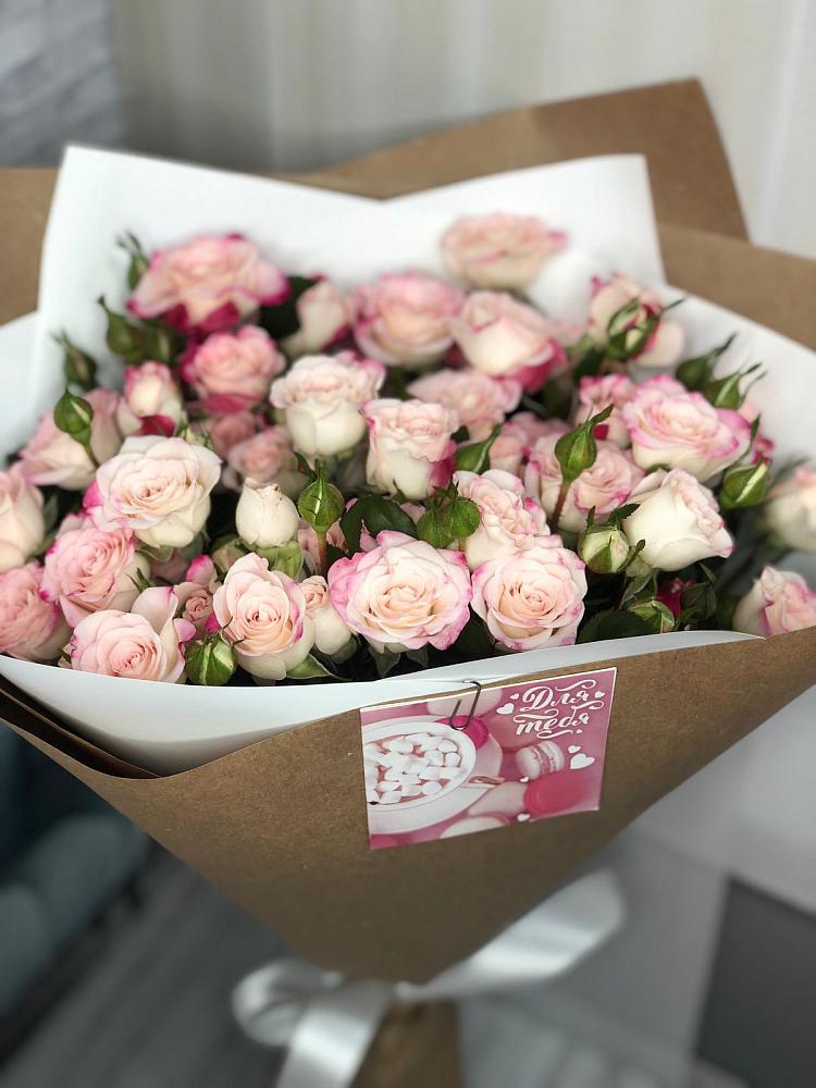 Букет цветов из: Розы в Хоста