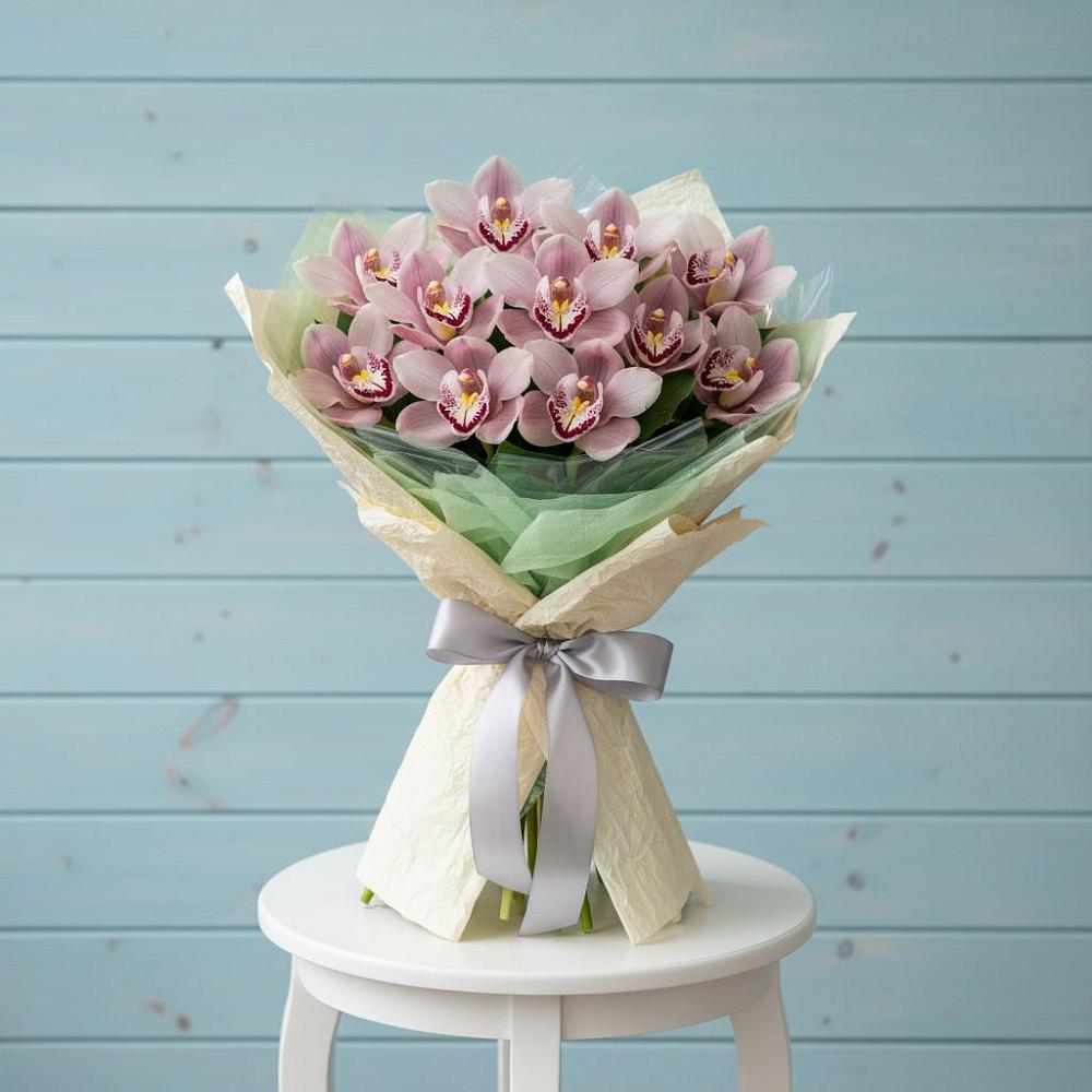 Букет цветов из: Орхидеи и Розы в Хоста