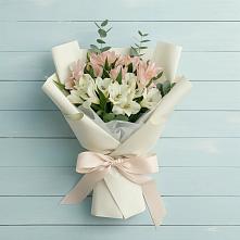 Букет цветов из:  Альстромерии в Хоста