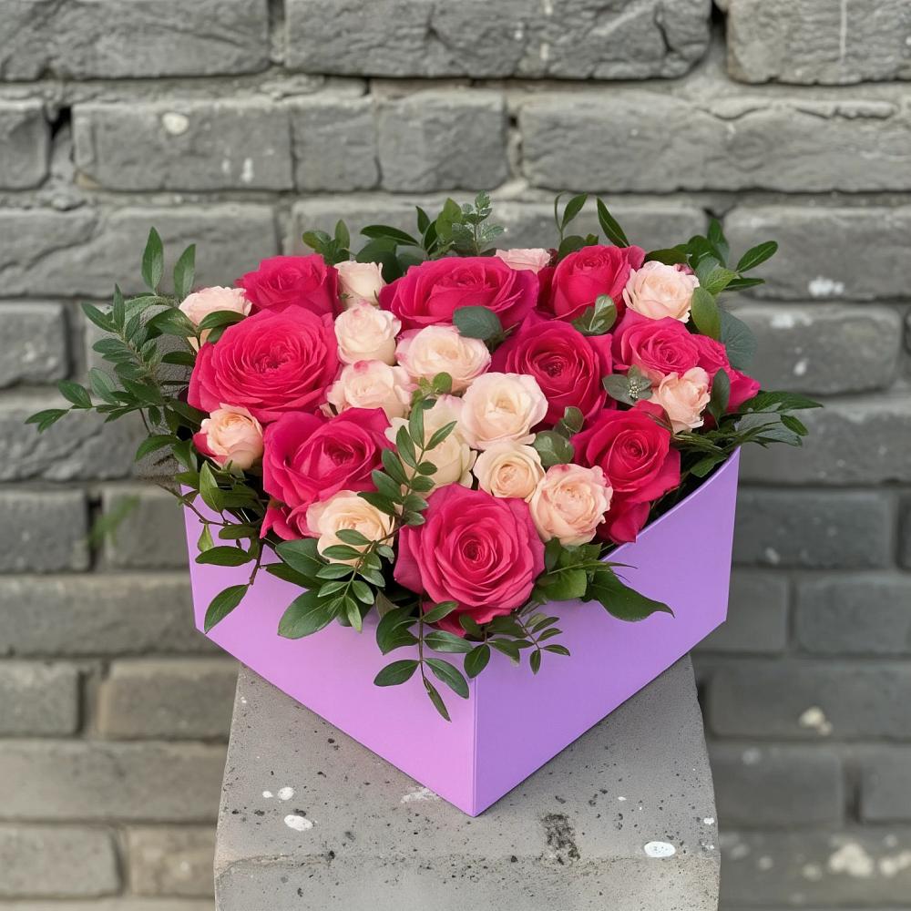 Цветочная композиция из Розы в коробке в Хоста