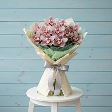Букет цветов из:  Орхидеи и Розы в Хоста