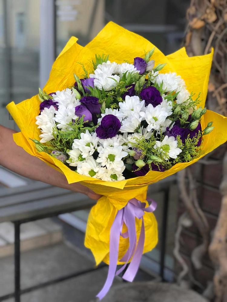 Букет цветов из: Ирисы, Хризантемы и Ромашки в Хоста