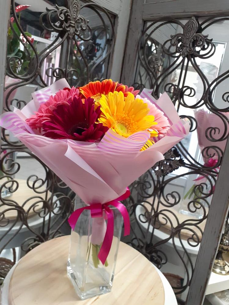 Букет цветов из: Герберы в Хоста