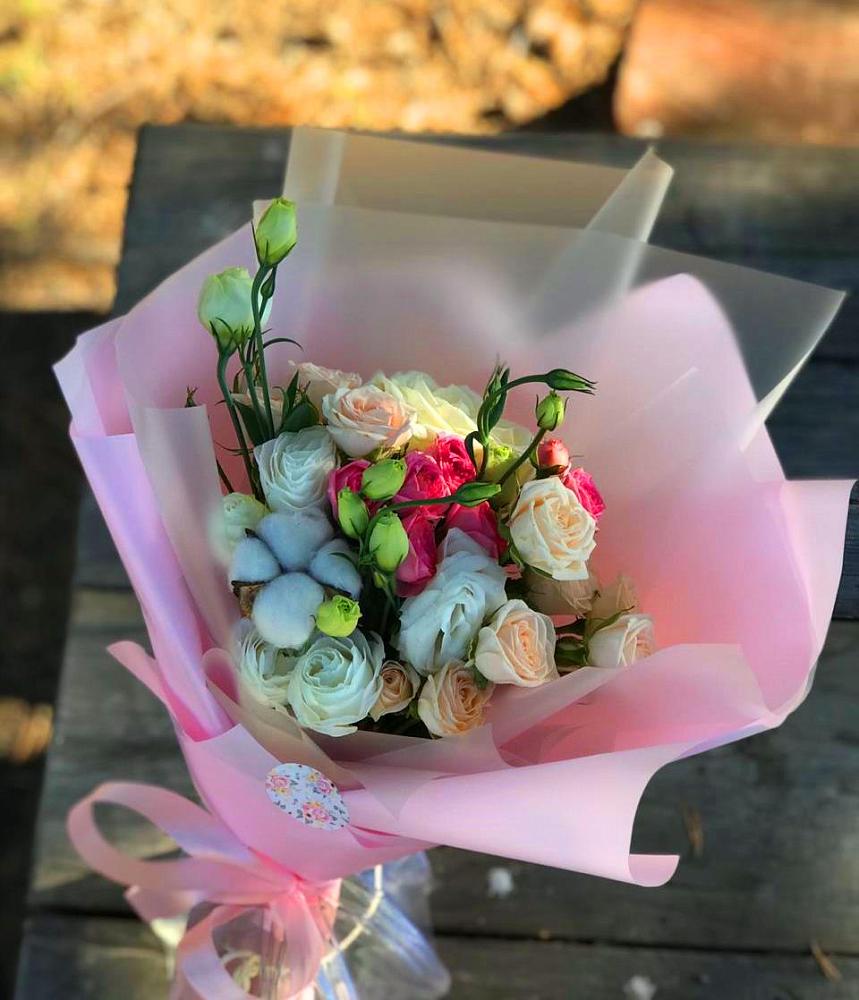 Букет цветов из: Розы и Лизиантусы в Хоста