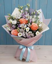 Букет цветов из:  Лизиантусы, Розы, Альстромерии и Гипсофила в Хоста