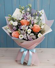 Букет цветов из:  Лизиантусы, Розы, Альстромерии и Гипсофила в Хоста