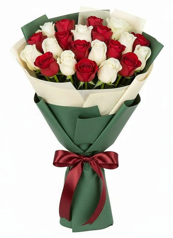 Букет Микс из красных и белых роз в Хоста