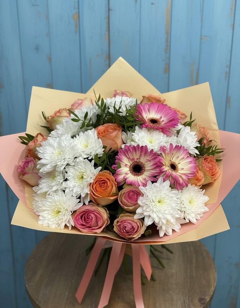 Букет цветов из: Розы, Герберы и Хризантемы в Хоста