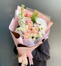 Букет цветов из:  Хризантемы и Розы в Хоста