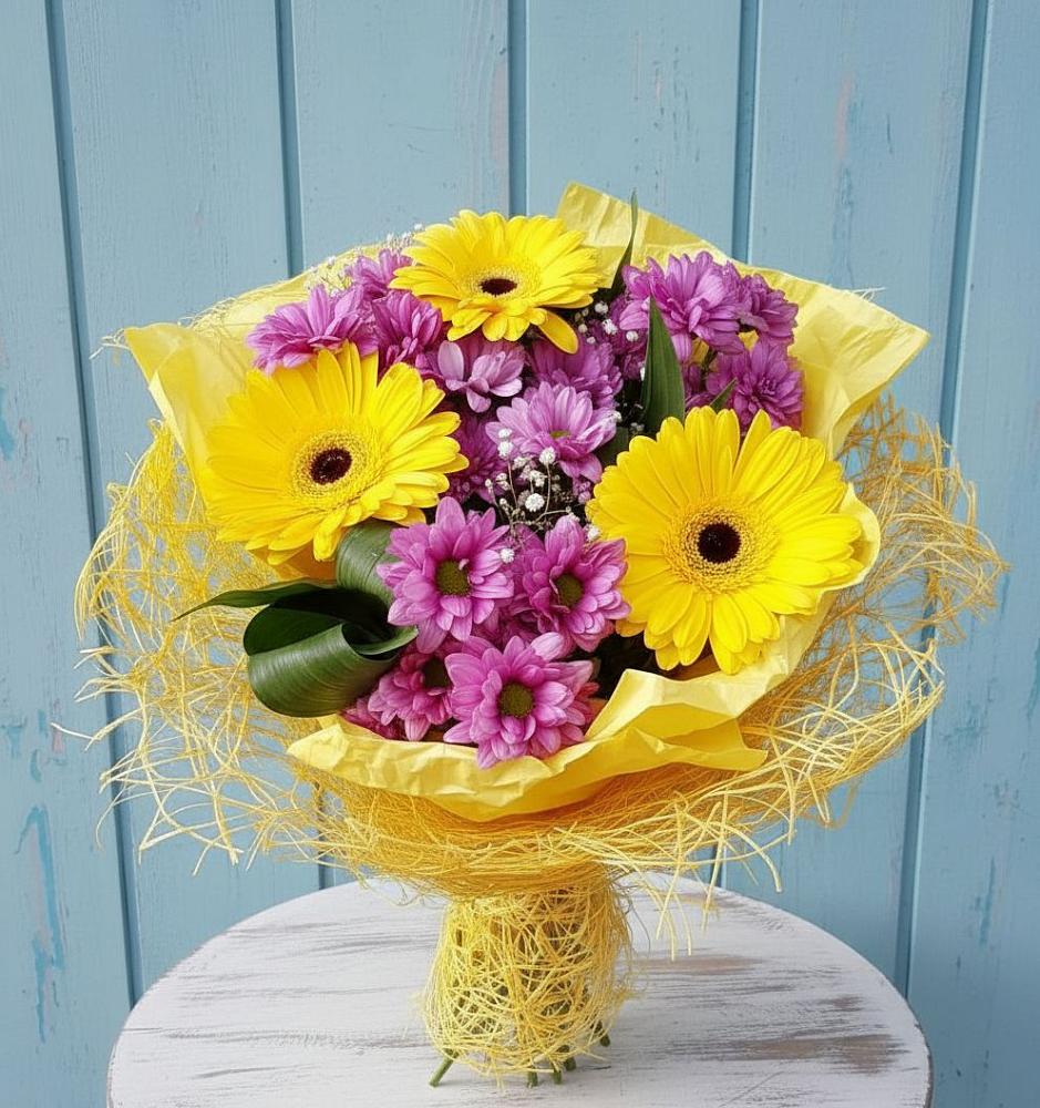 Букет цветов из: Хризантемы и Герберы в Хоста