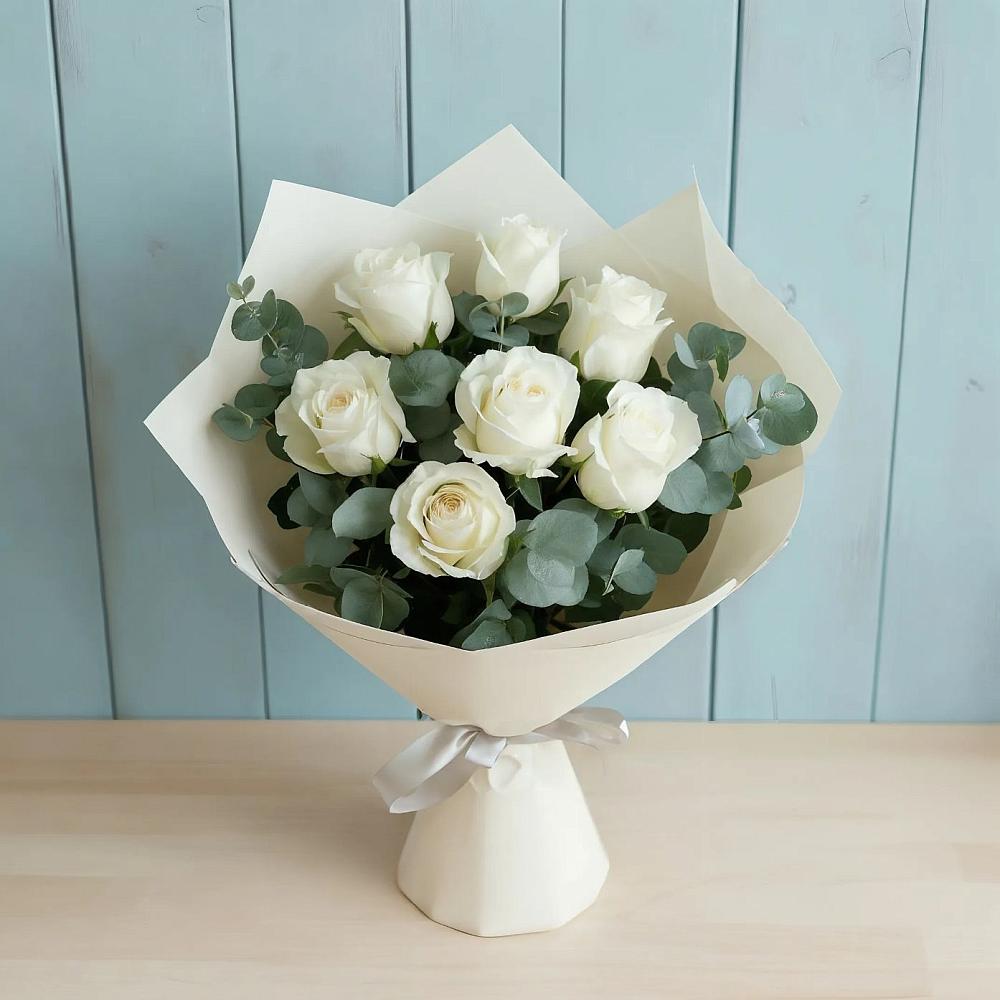 Букет Белые розы в Эвкалипте в Хоста