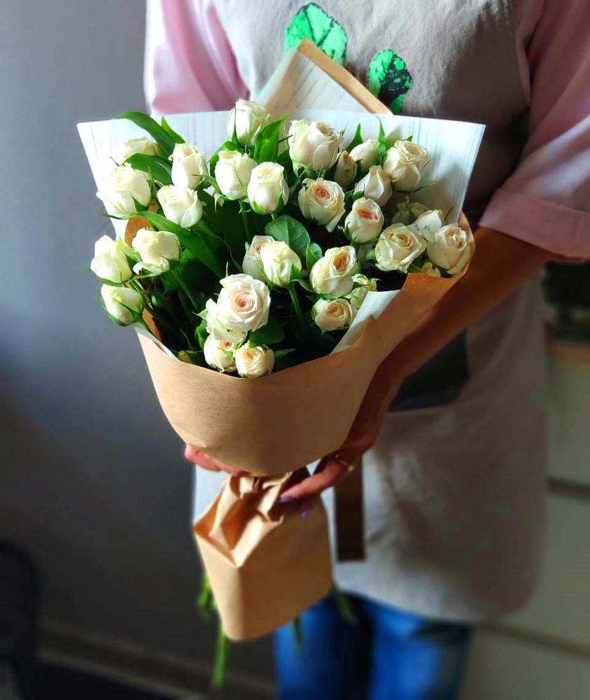 Букет цветов из: Розы в Хоста