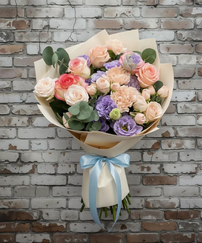 Букет цветов из: Розы, Лизиантусы и Гвоздики в Хоста