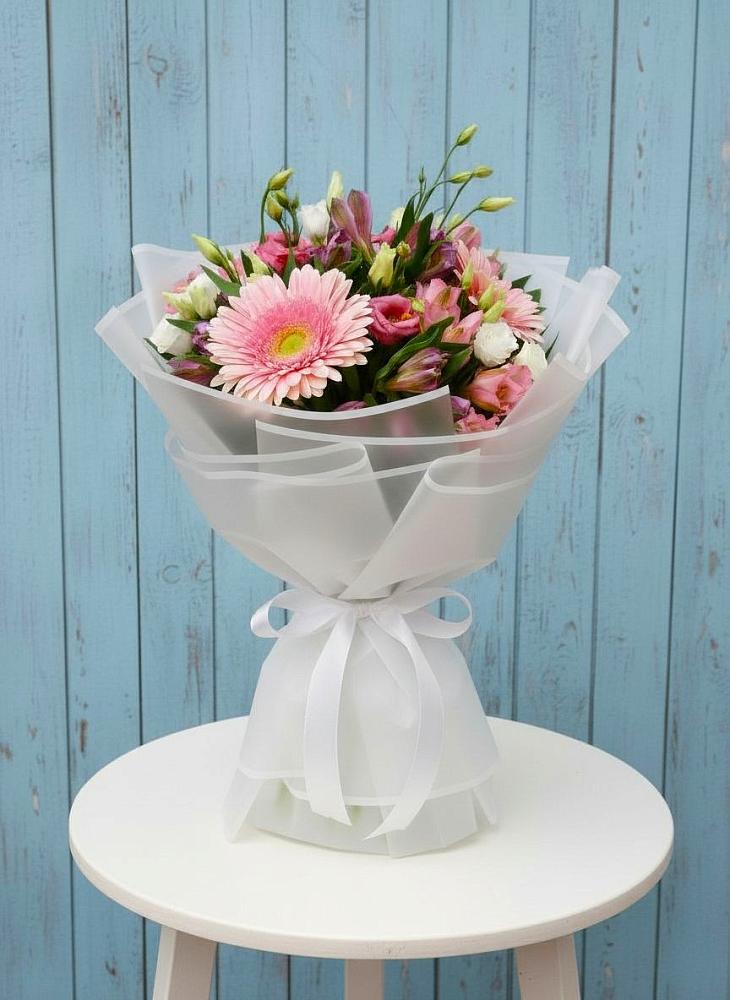 Букет цветов из: Герберы, Альстромерии и Лизиантусы в Хоста