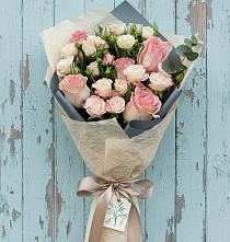 Букет цветов из:  Розы #REPLACE_PRED# Хоста