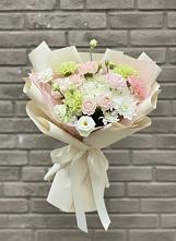 Букет цветов из:  Гвоздики, Розы, Лизиантусы и Хризантемы в Хоста