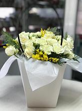 Цветочная композиция из Розы  в Хоста