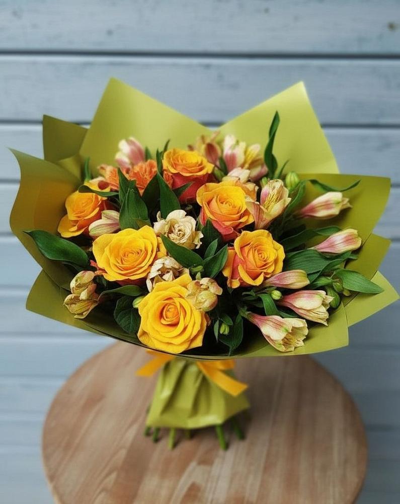 Букет цветов из: Альстромерии и Розы в Хоста