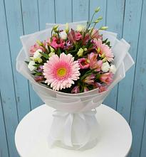 Букет цветов из:  Герберы, Альстромерии и Лизиантусы #REPLACE_PRED# Хоста