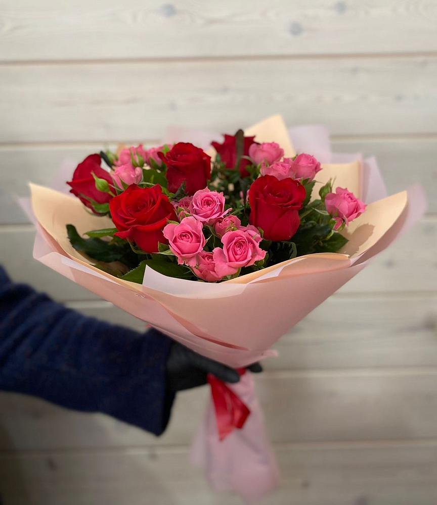 Букет цветов из: Розы в Хоста