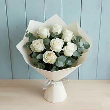 Букет Белые розы в Эвкалипте в Хоста