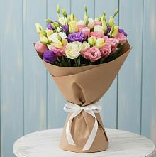 Букет цветов из:  Лизиантусы в Хоста