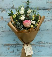Букет цветов из:  Розы и Лизиантусы в Хоста